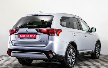 Mitsubishi Outlander III рестайлинг 3, 2019 год, 2 330 000 рублей, 5 фотография