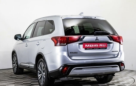 Mitsubishi Outlander III рестайлинг 3, 2019 год, 2 330 000 рублей, 7 фотография