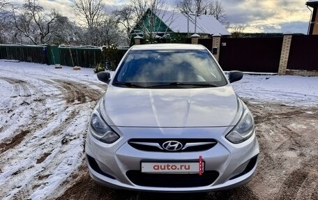 Hyundai Solaris II рестайлинг, 2012 год, 655 000 рублей, 3 фотография