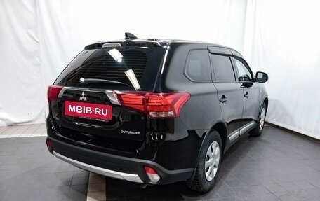 Mitsubishi Outlander III рестайлинг 3, 2018 год, 2 299 000 рублей, 6 фотография