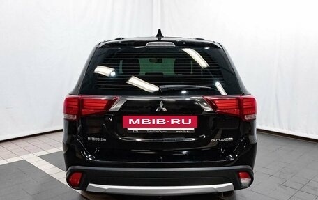 Mitsubishi Outlander III рестайлинг 3, 2018 год, 2 299 000 рублей, 7 фотография