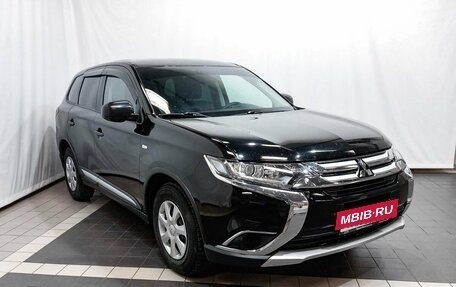 Mitsubishi Outlander III рестайлинг 3, 2018 год, 2 299 000 рублей, 3 фотография