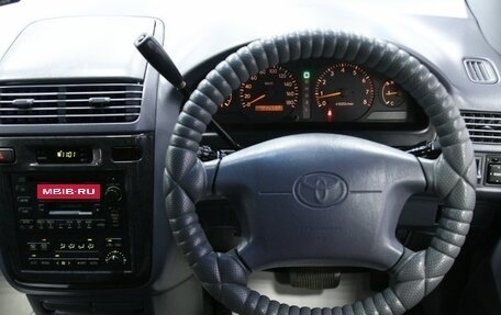 Toyota Ipsum II, 2000 год, 818 000 рублей, 19 фотография