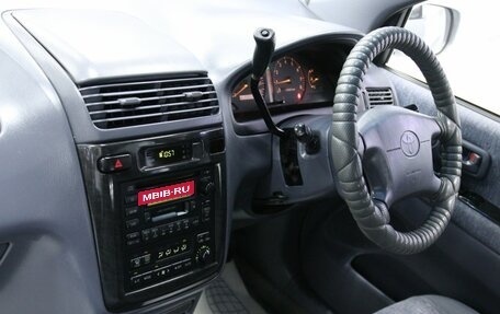 Toyota Ipsum II, 2000 год, 818 000 рублей, 21 фотография