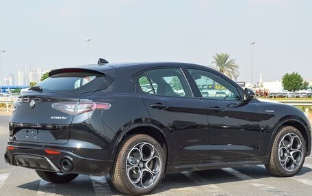 Alfa Romeo Stelvio, 2023 год, 6 900 000 рублей, 6 фотография