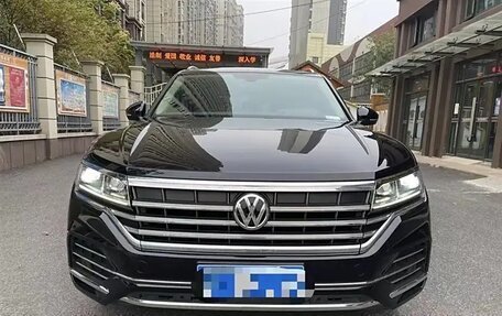 Volkswagen Touareg III, 2021 год, 4 940 000 рублей, 2 фотография