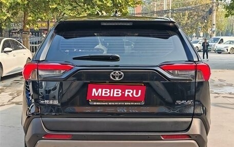 Toyota RAV4, 2024 год, 3 500 000 рублей, 4 фотография