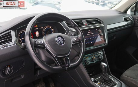 Volkswagen Tiguan II, 2018 год, 2 700 000 рублей, 2 фотография