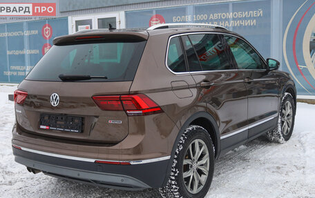 Volkswagen Tiguan II, 2018 год, 2 700 000 рублей, 24 фотография