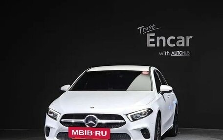 Mercedes-Benz A-Класс, 2021 год, 3 000 000 рублей, 2 фотография