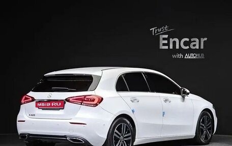 Mercedes-Benz A-Класс, 2021 год, 3 000 000 рублей, 4 фотография