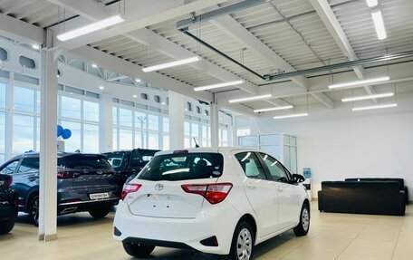 Toyota Vitz, 2019 год, 1 249 000 рублей, 6 фотография