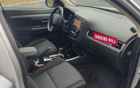 Mitsubishi Outlander III рестайлинг 3, 2018 год, 2 150 000 рублей, 9 фотография