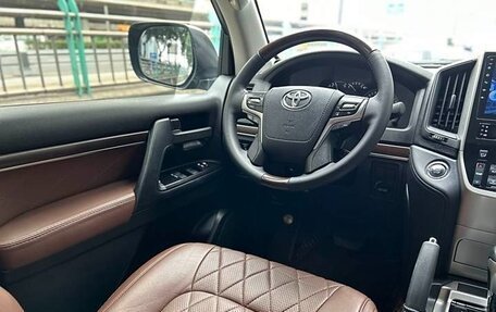 Toyota Land Cruiser 200, 2021 год, 7 300 000 рублей, 2 фотография