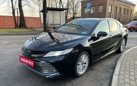 Toyota Camry, 2019 год, 3 300 000 рублей, 2 фотография