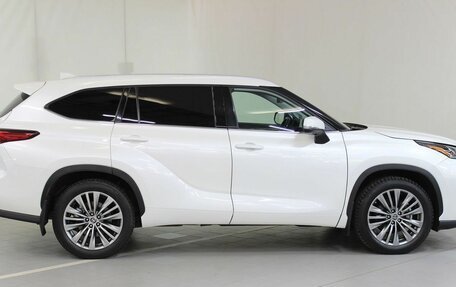 Toyota Highlander, 2021 год, 5 950 000 рублей, 4 фотография