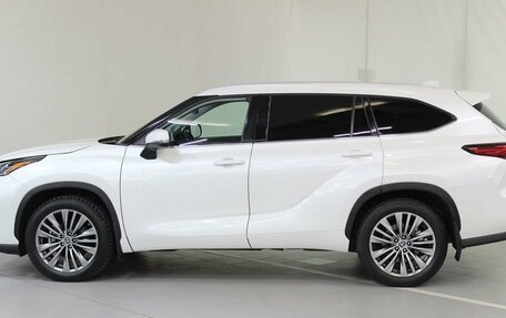 Toyota Highlander, 2021 год, 5 950 000 рублей, 8 фотография