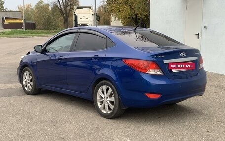 Hyundai Solaris II рестайлинг, 2012 год, 800 000 рублей, 4 фотография