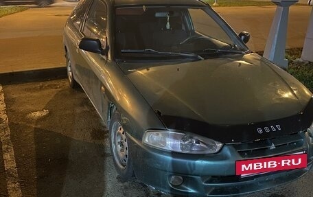 Mitsubishi Colt VI рестайлинг, 1999 год, 99 000 рублей, 2 фотография