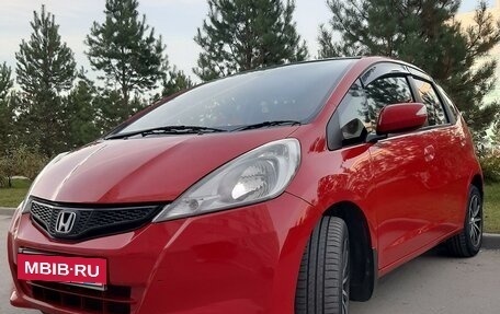 Honda Fit III, 2011 год, 765 000 рублей, 2 фотография