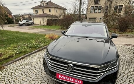 Volkswagen Touareg III, 2019 год, 4 700 000 рублей, 2 фотография