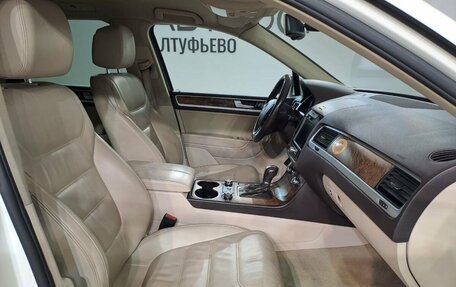 Volkswagen Touareg III, 2011 год, 2 065 000 рублей, 21 фотография