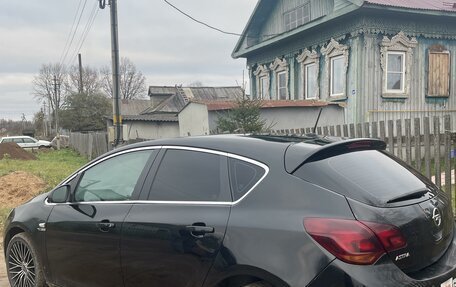 Opel Astra J, 2011 год, 600 000 рублей, 2 фотография