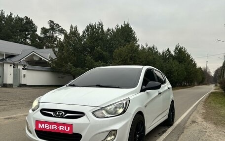 Hyundai Solaris II рестайлинг, 2013 год, 760 000 рублей, 2 фотография