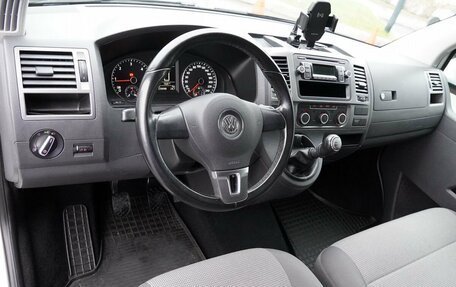 Volkswagen Caravelle T5, 2014 год, 2 130 000 рублей, 12 фотография