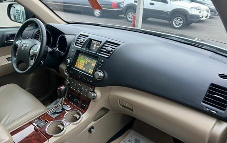 Toyota Highlander III, 2011 год, 2 199 999 рублей, 13 фотография