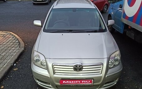 Toyota Avensis III рестайлинг, 2005 год, 830 000 рублей, 4 фотография