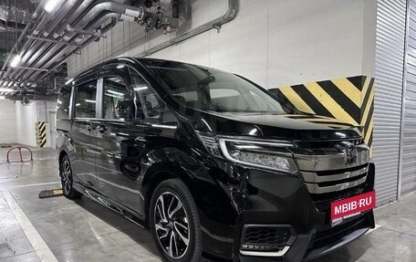 Honda Stepwgn IV, 2018 год, 2 550 000 рублей, 2 фотография