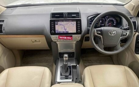 Toyota Land Cruiser Prado 150 рестайлинг 2, 2022 год, 5 965 000 рублей, 9 фотография