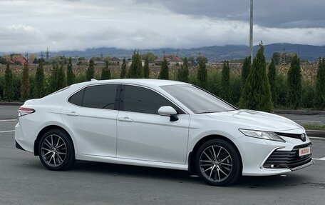 Toyota Camry, 2021 год, 3 350 000 рублей, 4 фотография