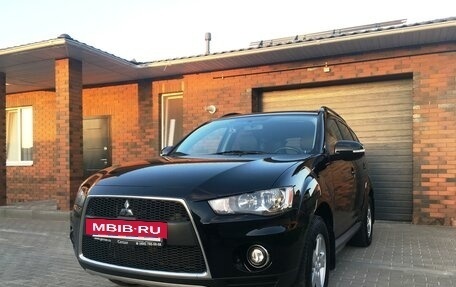 Mitsubishi Outlander III рестайлинг 3, 2011 год, 1 495 000 рублей, 2 фотография