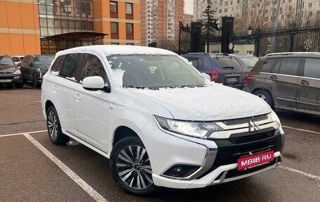 Mitsubishi Outlander III рестайлинг 3, 2022 год, 2 795 000 рублей, 1 фотография