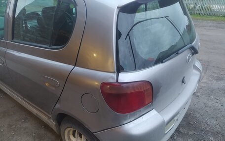 Toyota Vitz, 2001 год, 390 000 рублей, 2 фотография