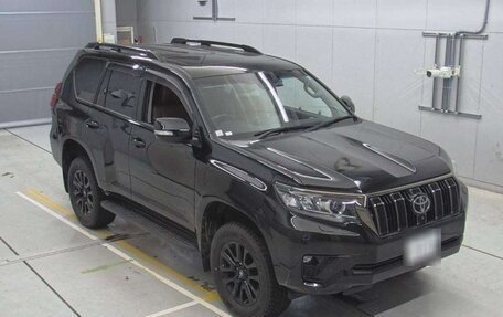 Toyota Land Cruiser Prado 150 рестайлинг 2, 2022 год, 3 399 000 рублей, 3 фотография