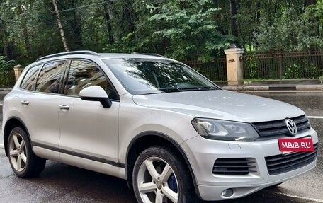 Volkswagen Touareg III, 2011 год, 2 399 000 рублей, 2 фотография