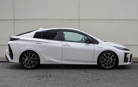 Toyota Prius IV XW50, 2018 год, 2 398 000 рублей, 5 фотография