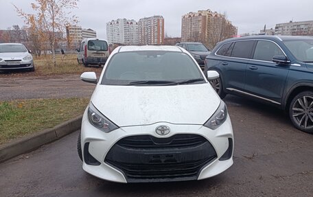 Toyota Yaris, 2022 год, 1 670 000 рублей, 5 фотография