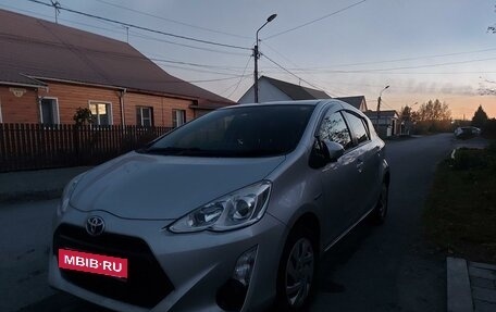 Toyota Aqua I, 2015 год, 1 030 000 рублей, 2 фотография