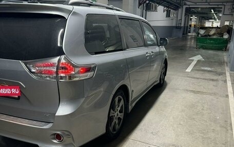 Toyota Sienna III, 2016 год, 2 200 000 рублей, 3 фотография