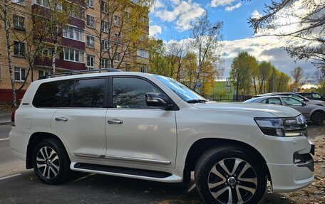 Toyota Land Cruiser 200, 2018 год, 6 900 000 рублей, 3 фотография