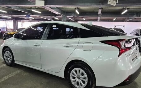 Toyota Prius IV XW50, 2021 год, 2 634 488 рублей, 2 фотография