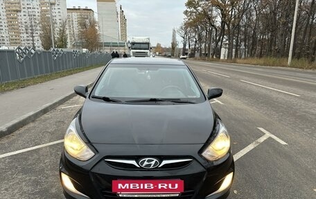 Hyundai Solaris II рестайлинг, 2011 год, 880 000 рублей, 4 фотография