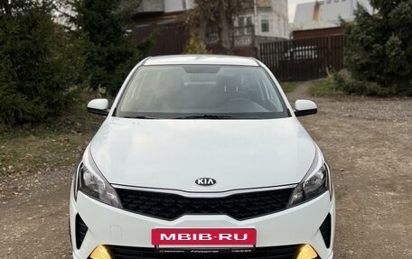 KIA Rio IV, 2020 год, 1 620 000 рублей, 5 фотография