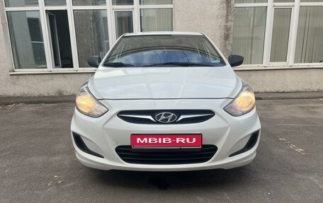 Hyundai Solaris II рестайлинг, 2013 год, 690 000 рублей, 1 фотография