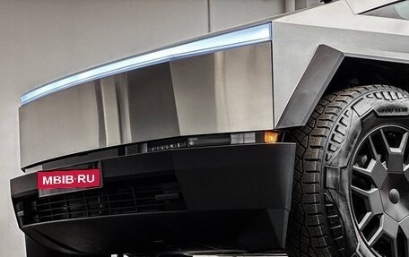 Tesla Cybertruck, 2024 год, 32 000 000 рублей, 8 фотография