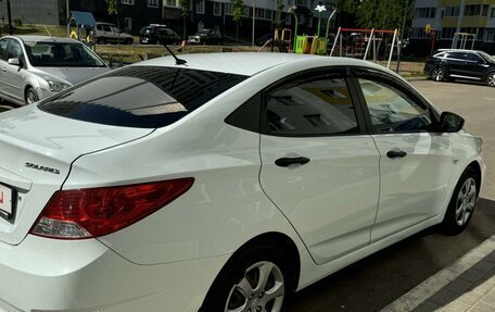 Hyundai Solaris II рестайлинг, 2013 год, 750 000 рублей, 2 фотография